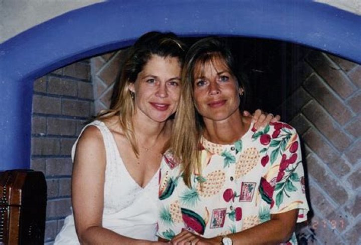 Know About Leslie Hamilton Gearren: Linda Hamilton's Twin Sister