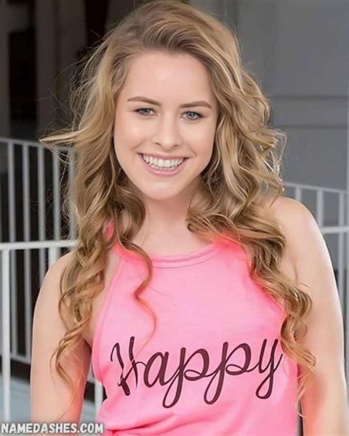 Lilly Ford Height, Weight, Net Worth, Age, Birthday, Wikipedia, Who, Instagram, Biography