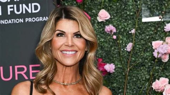 Lori Loughlin Height, Weight, Net Worth, Age, Birthday, Wikipedia, Who, Nationality, Biography