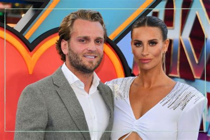 
Lorri Haines Net Worth – Who Is Ferne McCann Boyfriend Lozza Haines? 