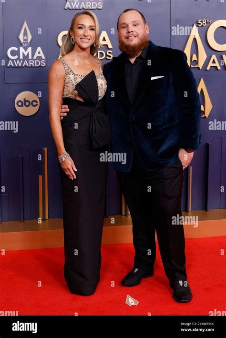 Luke Holmes (footballer)