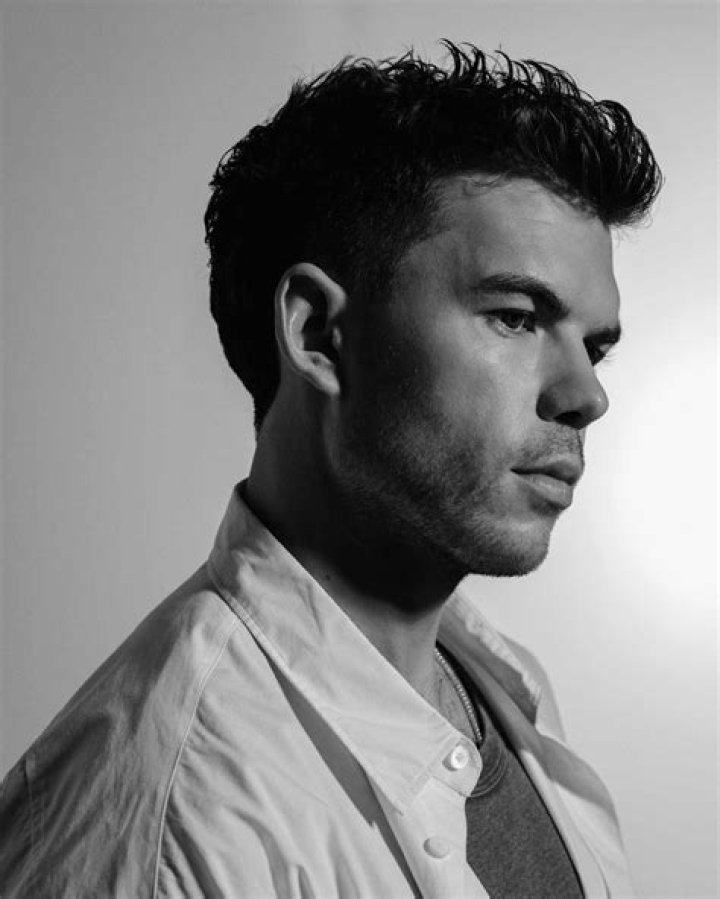 Luke Newton Height, Weight, Net Worth, Age, Birthday, Wikipedia, Who, Nationality, Biography