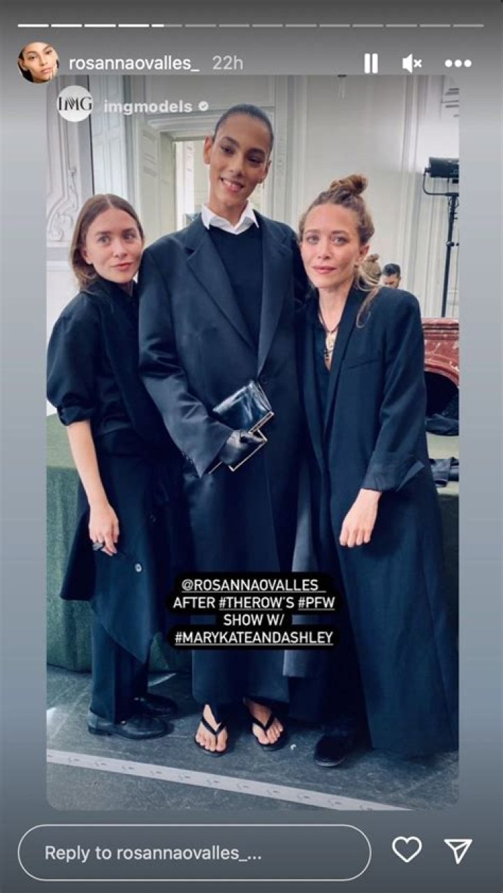 
Mary-Kate and Ashley Olsen Are All Smiles at The Row’s Paris Fashion Week Presentation 