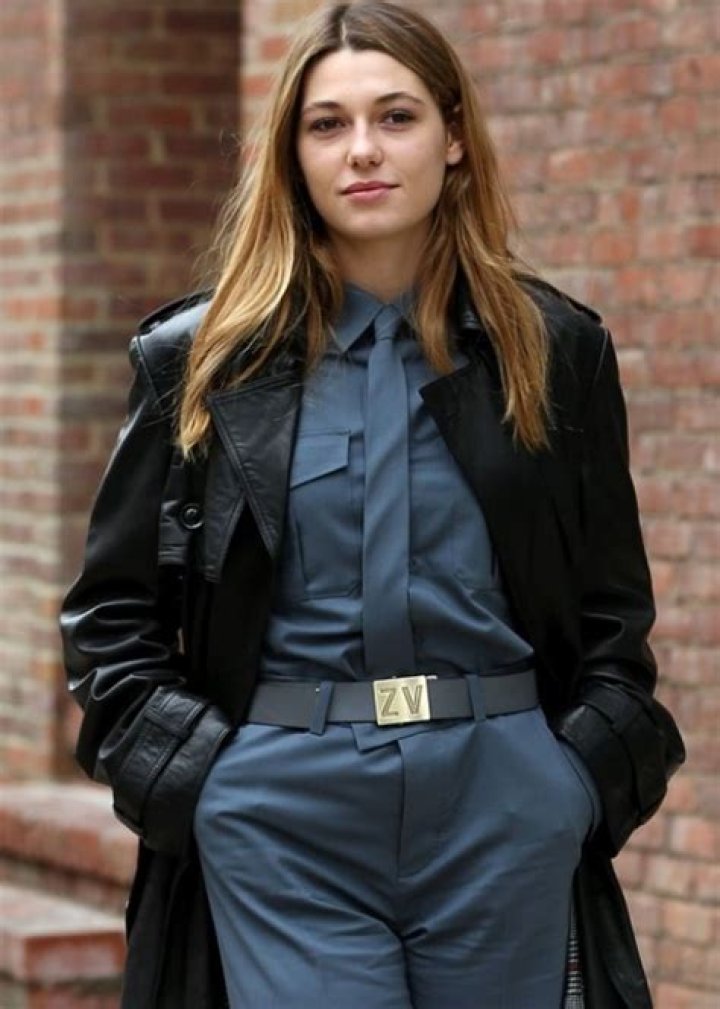 Mathilde Ollivier Height, Weight, Net Worth, Age, Birthday, Wikipedia, Who, Instagram, Biography