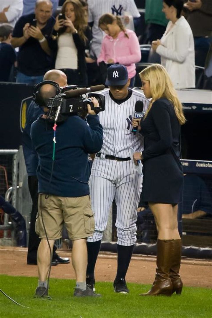 Meredith Marakovits Biography; Age, Height, Brother And Spouse