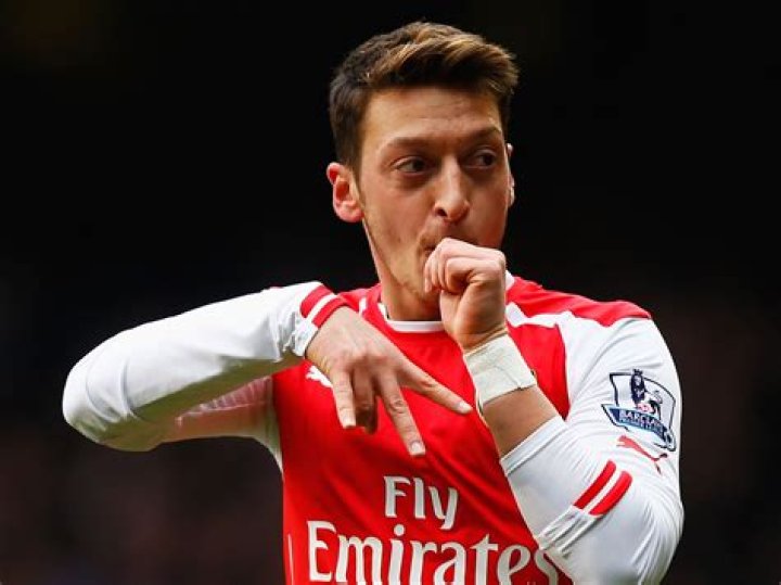 Mesut Ozil Height, Weight, Body Measurements, Shoe Size