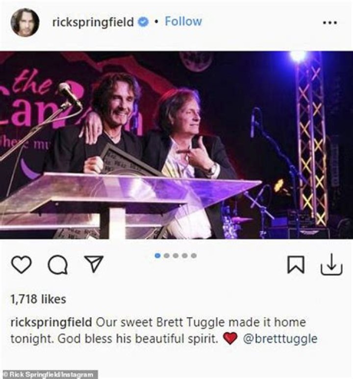 
Musician Brett Tuggle Career In A Picture, Twitter Leads The Tribute For His Death 