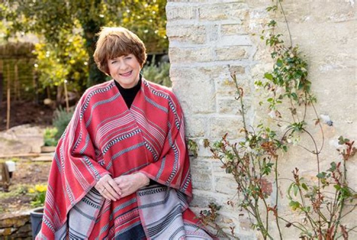 Pam Ayres Net Worth