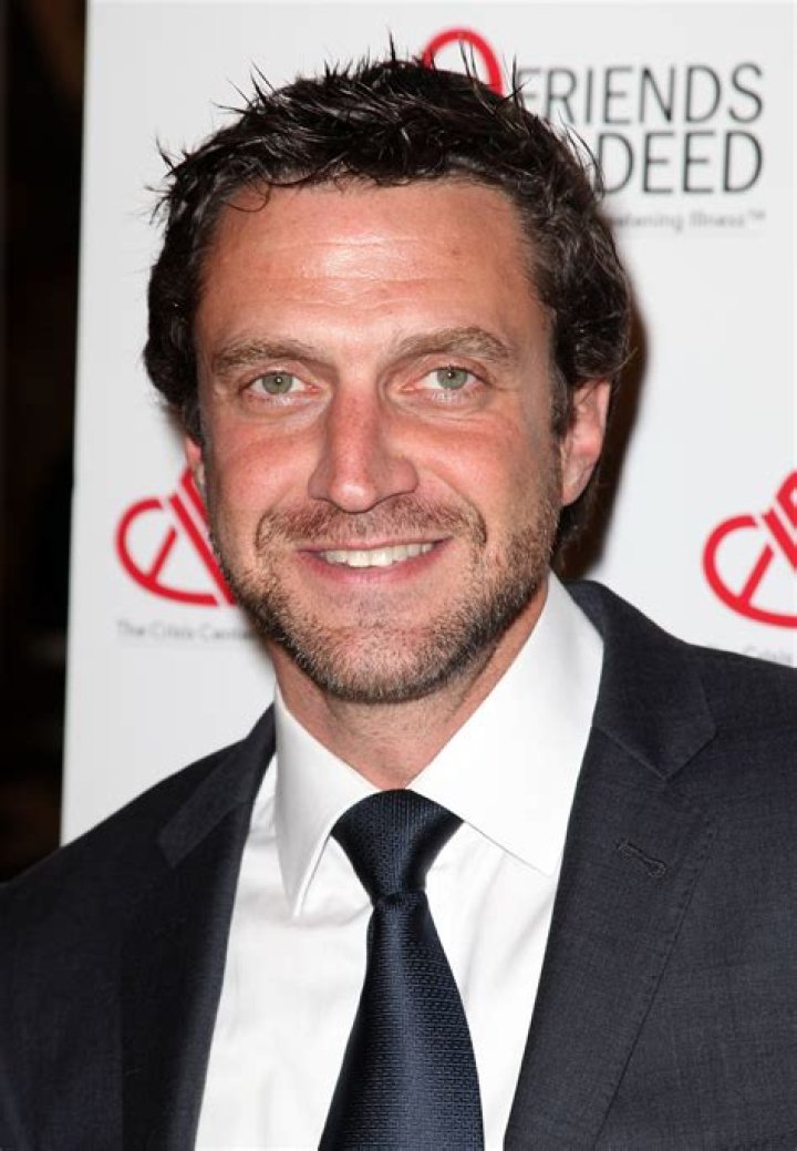 Raul Esparza