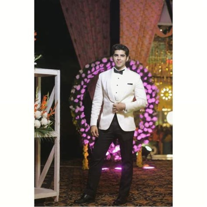 Ravish Dumra Height, Weight, Net Worth, Age, Birthday, Wikipedia, Who, Instagram, Biography