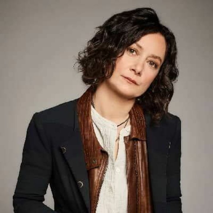 Sara Gilbert- Wiki, Age, Husband, Ethnicity, Net Worth, Height, Career
