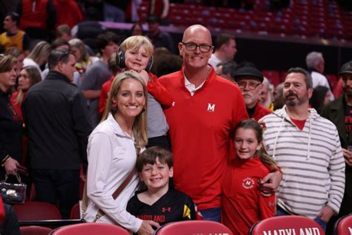 Scott Van Pelt And His Wife Stephanie Van Pelt Three Kids Look All Grown Up In The Family Christmas Photo