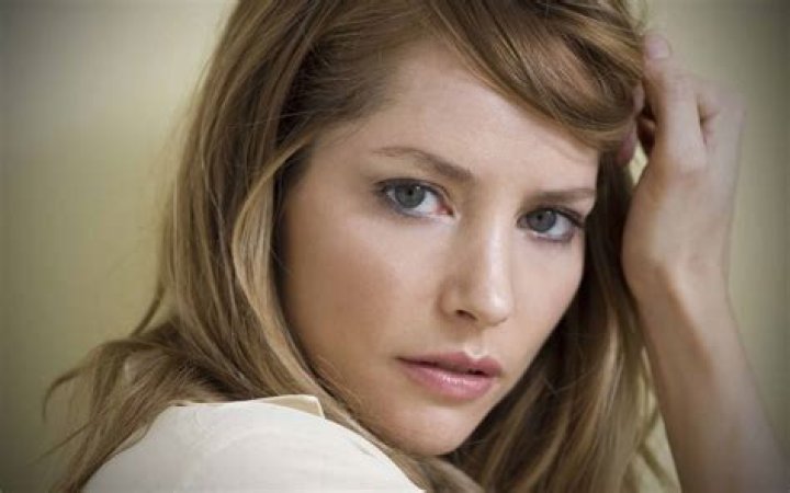 Sienna Guillory (aka Jill Valentine on Resident Evil) Biography