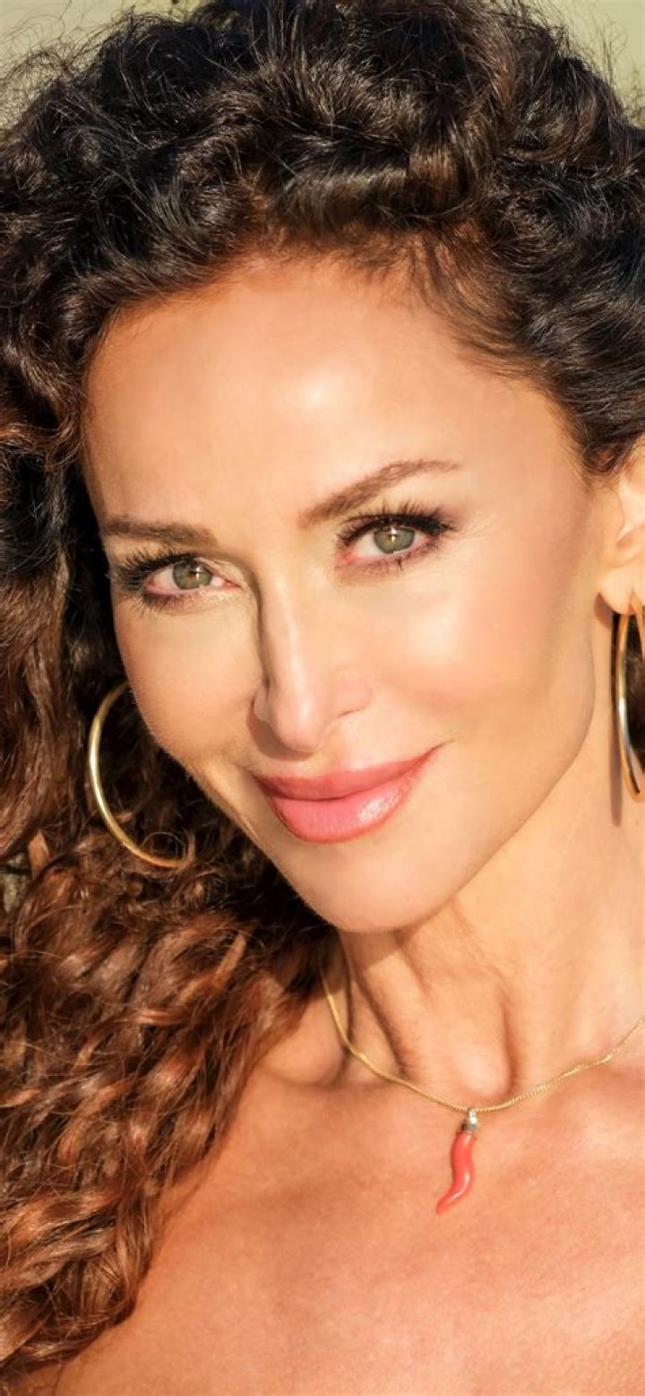 Sofia Milos: Boyfriend, net worth, tattoos, smoking & body measurements