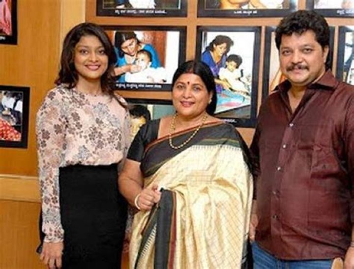 Soundarya Jayamala Height, Weight, Net Worth, Age, Birthday, Wikipedia, Who, Instagram, Biography