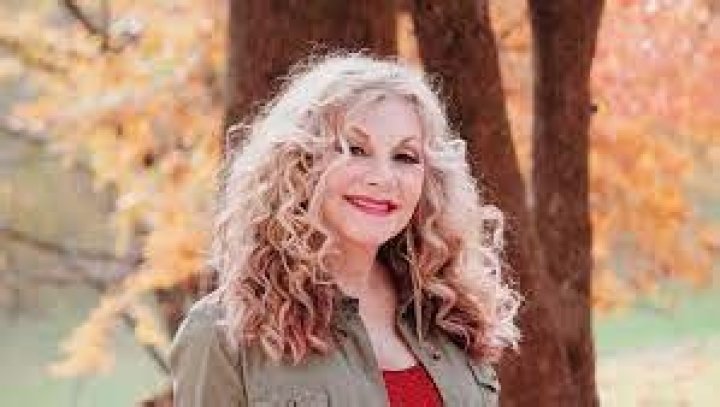 Stella Parton Height, Weight, Net Worth, Age, Birthday, Wikipedia, Who, Instagram, Biography