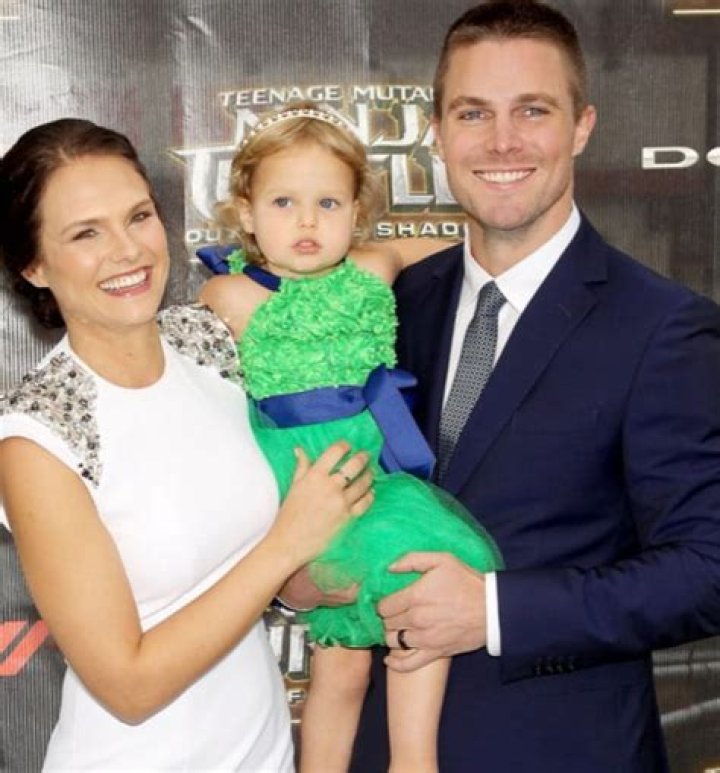 
Stephen Amell is Married to Wife: Cassandra Jean Amell. Kids: Maverick Amell. 