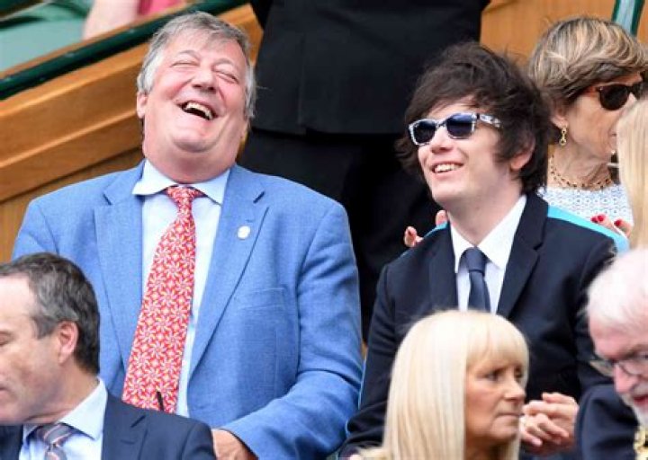 Who Is Stephen Fry Husband? Know His Net worth, Height, Age, Family, And Wiki Facts