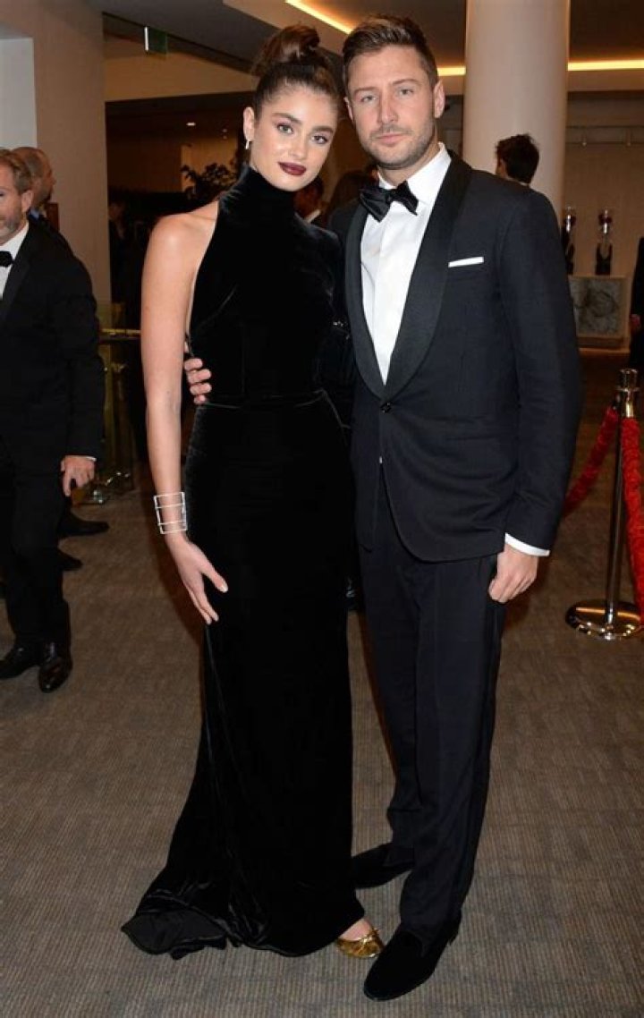 Taylor Hill Dating, Boyfriend, Net Worth, Earnings, Career, Wiki-Bio