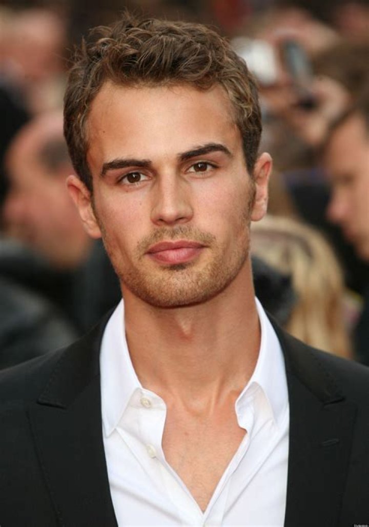 Theo James Height, Weight, Net Worth, Age, Birthday, Wikipedia, Who, Nationality, Biography