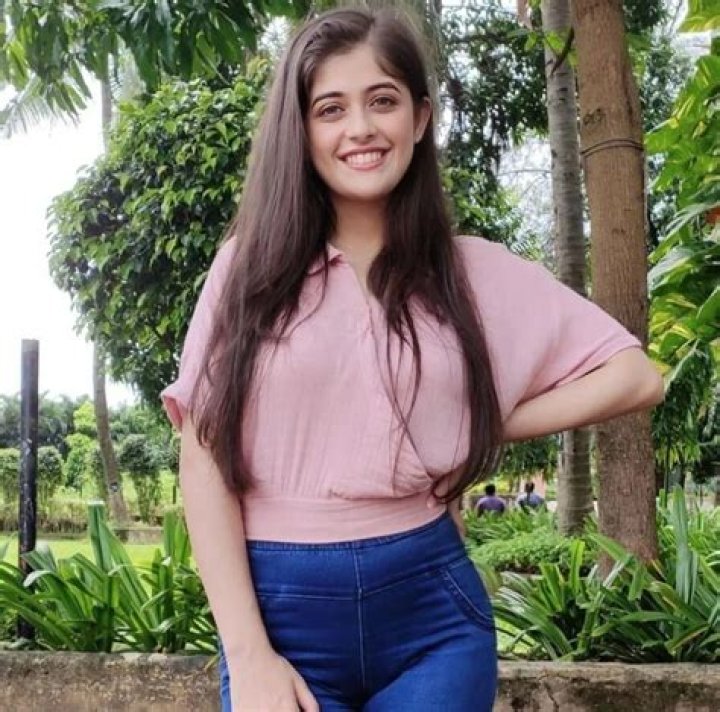 Urvi Singh Height, Weight, Net Worth, Age, Birthday, Wikipedia, Who, Instagram, Biography