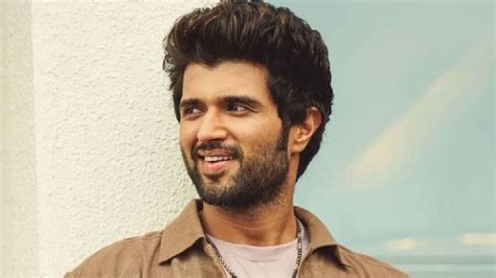 Vijay Deverakonda Height, Weight, Net Worth, Age, Birthday, Wikipedia, Who, Instagram, Biography