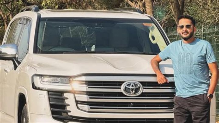 
Vikash Dayal Height, Weight, Net Worth, Age, Birthday, Wikipedia, Who, Instagram, Biography 