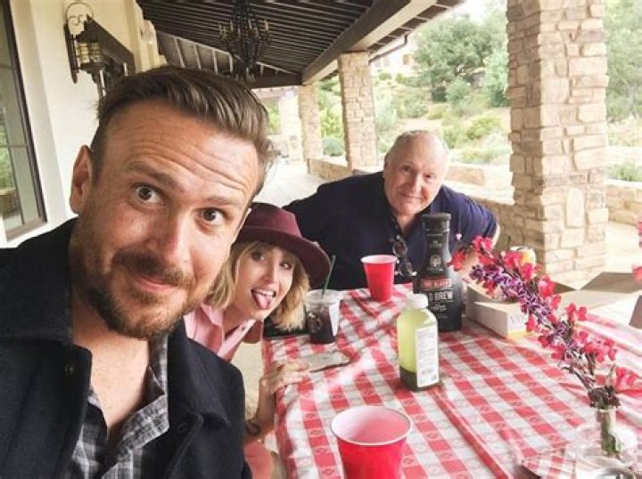 
What Religion Is Jason Segel – Is He Jewish? Family & Ethnicity 