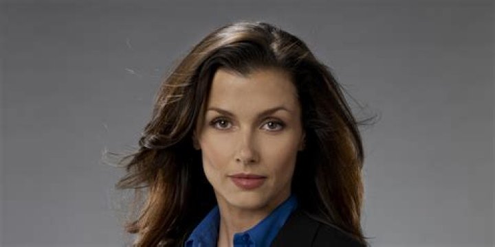 
Where is Veronica Hamel today? Net Worth, Husband, Family 