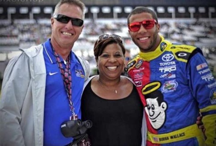 Who are Bubba Wallaces Parents? Bubba Wallace Biography, Parents Name and More