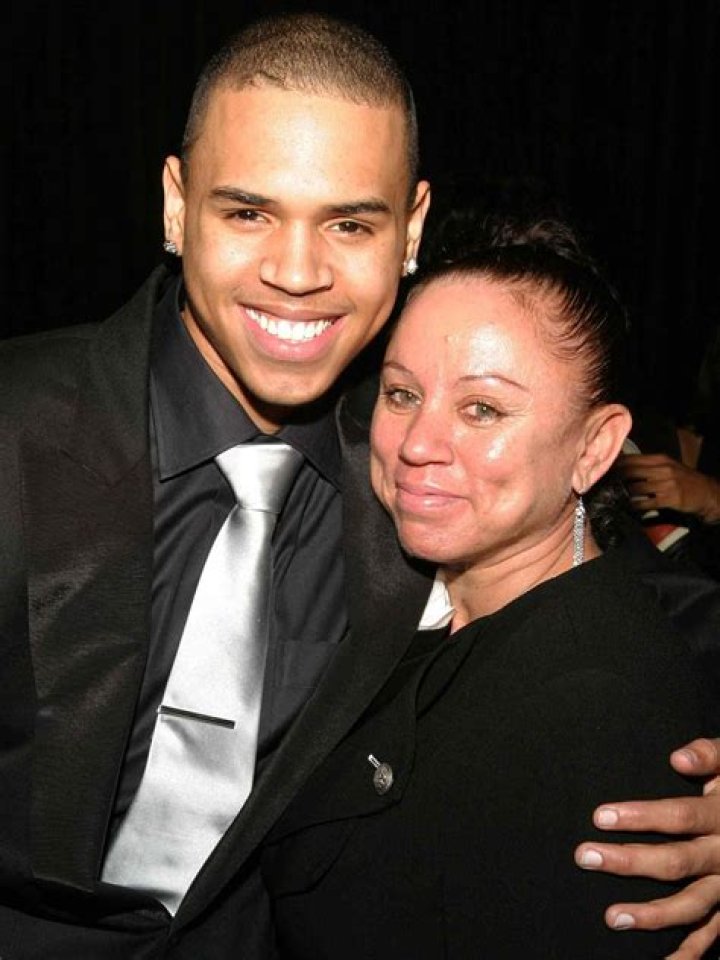 
Who are Chris Brown Parents? Chris Brown Biography, Parents Name and More 