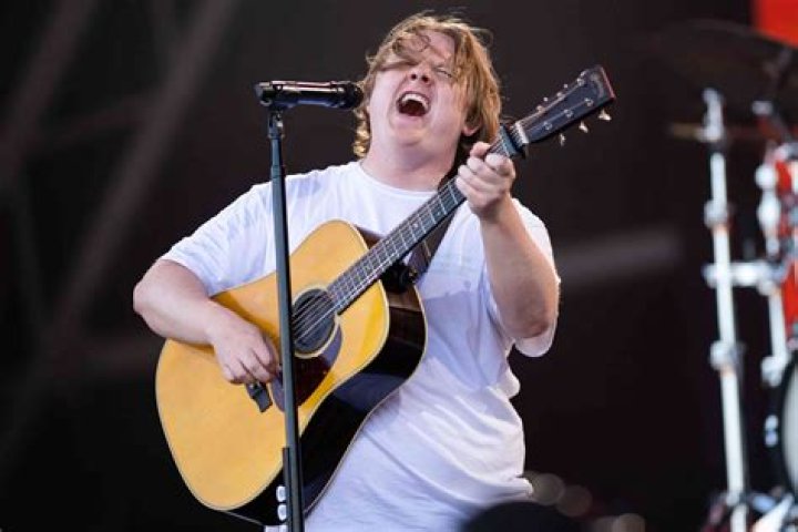 
Who are Lewis Capaldis Parents? Lewis Capaldi Biography, Parents Name, Nationality and More 