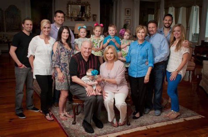 
Who Is Elaine Hatch And Where Is She Now? Senator Orrin Had A Big Family With Wife And Six Children 