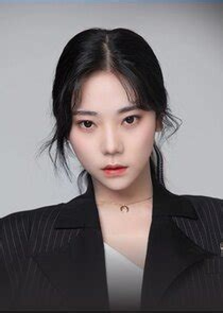 
Zhang Zining Height, Weight, Net Worth, Age, Birthday, Wikipedia, Who, Nationality, Biography 